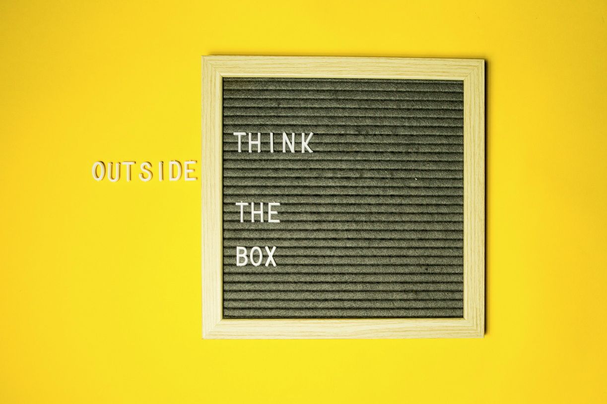 Lateral Thinking การคิดนอกกรอบ พลังแห่งความคิดที่สำคัญต่อชีวิตและการทำงาน